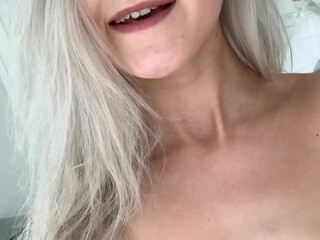 evaelfie slutty chicks lick their cunt