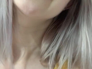 evaelfie thick blonde body masturbates pussy