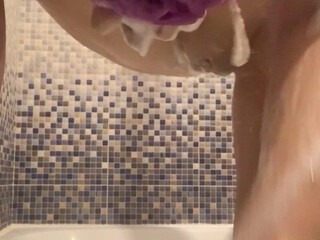 evaelfie attractive model entertains erotic shows