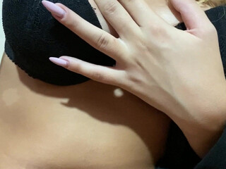 SaladWay_Le_Mia beautiful harlot dancing striptease