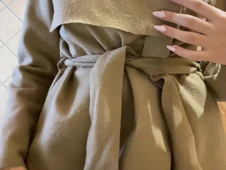 SaladWay_Le_Mia hot chick fucks shaved pussy