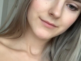 evaelfie Solo caress of a cute lady