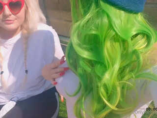 Little Puck onlyfans dark skinned lady gently jerks her pussy