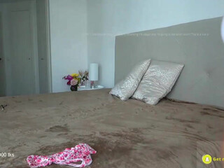 miss_juliaa erotic gymnast effectively changes poses