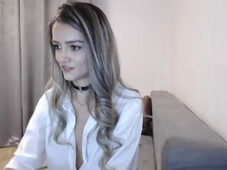 chloe_kitty1 naughty nipple exposes her body