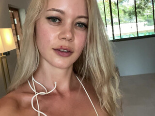 sofie_sofie naughty slut communicates in private e