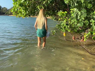 sofie_sofie dark haired woman masturbates with sex toys