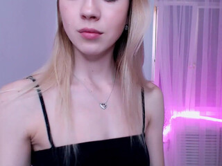 emmi_rosee hot slut jumping on sex toy