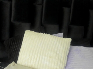 indiian_sweet sexy blonde gently masturbates cunt