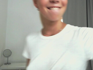 emmi_rosee juicy chick fingers her shaved holes