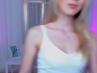 emmi_rosee cute chick fucked by sex toy