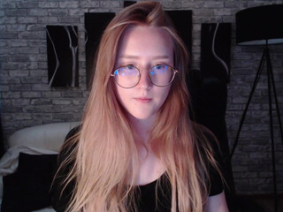 joan_gray naughty girl fingering vagina in the shower