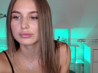 elisty in a new apartment shows a striptease