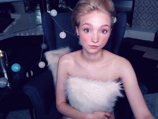 b_a_n_s_h_e_e Wicked chick sucks off a fat dick