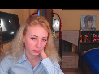 blone_babygirl petite chick fucks herself with toys