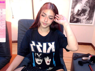 2_babygirl sultry slut fucks her pussy