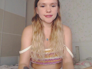 69littlebig69 sexy slut caresses sex lips