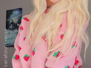 sarahsuniverse the charming doll fun dancing in front of the camera