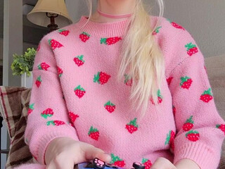 sarahsuniverse Busty woman