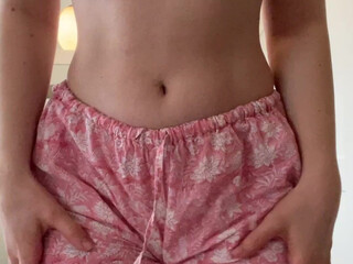 laurenelizabeth loud female squeals from a great handjob