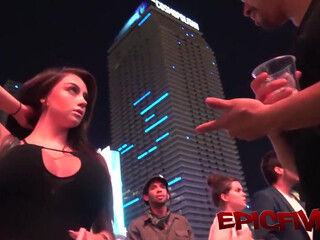 juicyjade9 fucks herself in pussy