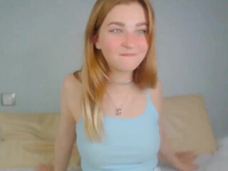 zoe_0 busty latina masturbates with a pussy