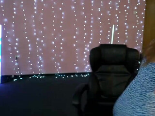 anabel054 jumps on a toy and cums