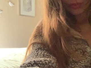 AnnaBlossom chubby bitch spreading lips sex and introduced the cap to sex toy