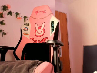 littlee33 showing her butt