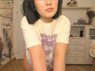 ayame busty bitch jerking her pussy with phallus