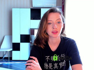 chili_baby22 hot prostitute poses in shorts