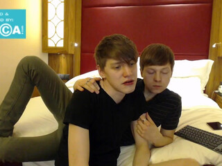 benningtons crazy queen gently pulls the vagina