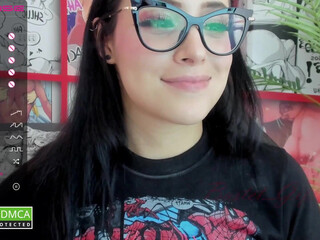 bastet_gift appetizing babe shows her tits