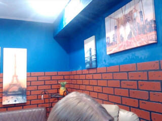 leiavelvet naughty brunette seduces with big booty