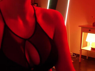 kiraaishere painted chick sucks dildo