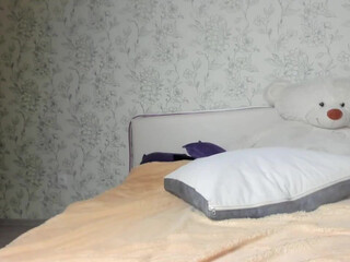 ketrin_blu nude slut masturbates shaved vagina