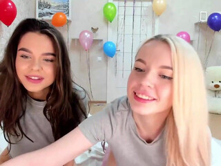 girl_of_yourdreams thin cam babe masturbates with a giant toy