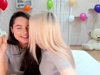 girl_of_yourdreams whore babe masturbates pussy