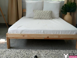 Blondiekayy took off her dress