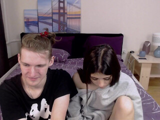 sarah_kurt busty blonde licks nipples