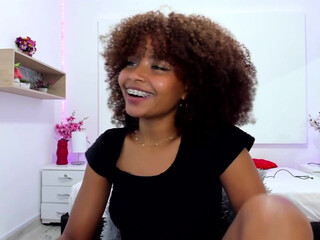 sexyycutte_ arab courtesan performing a show