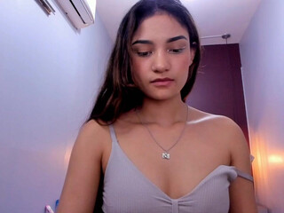 renee_shelby_ watch naked cam with petite blonde