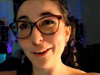 littlee33  action s webcam recording show