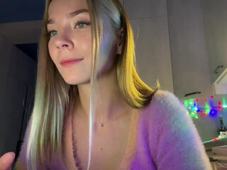 jess_juice little cute finger fucks herself