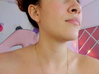 chelsea_ds young babe jerks both holes