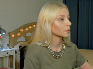 icyprincesss close-up recording of a squirt show