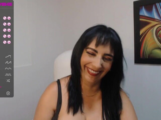 mom_xxx usa slut s and licks eggs