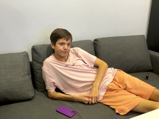 denandgirls tanned model fucks pussy with toy