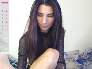 crystal_one recording fingers in panties olyfans show