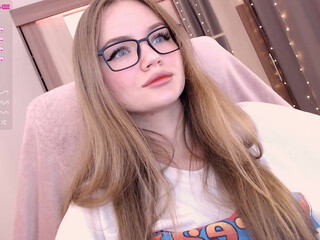 alien_woo silver girl masturbation clitoris with fingers